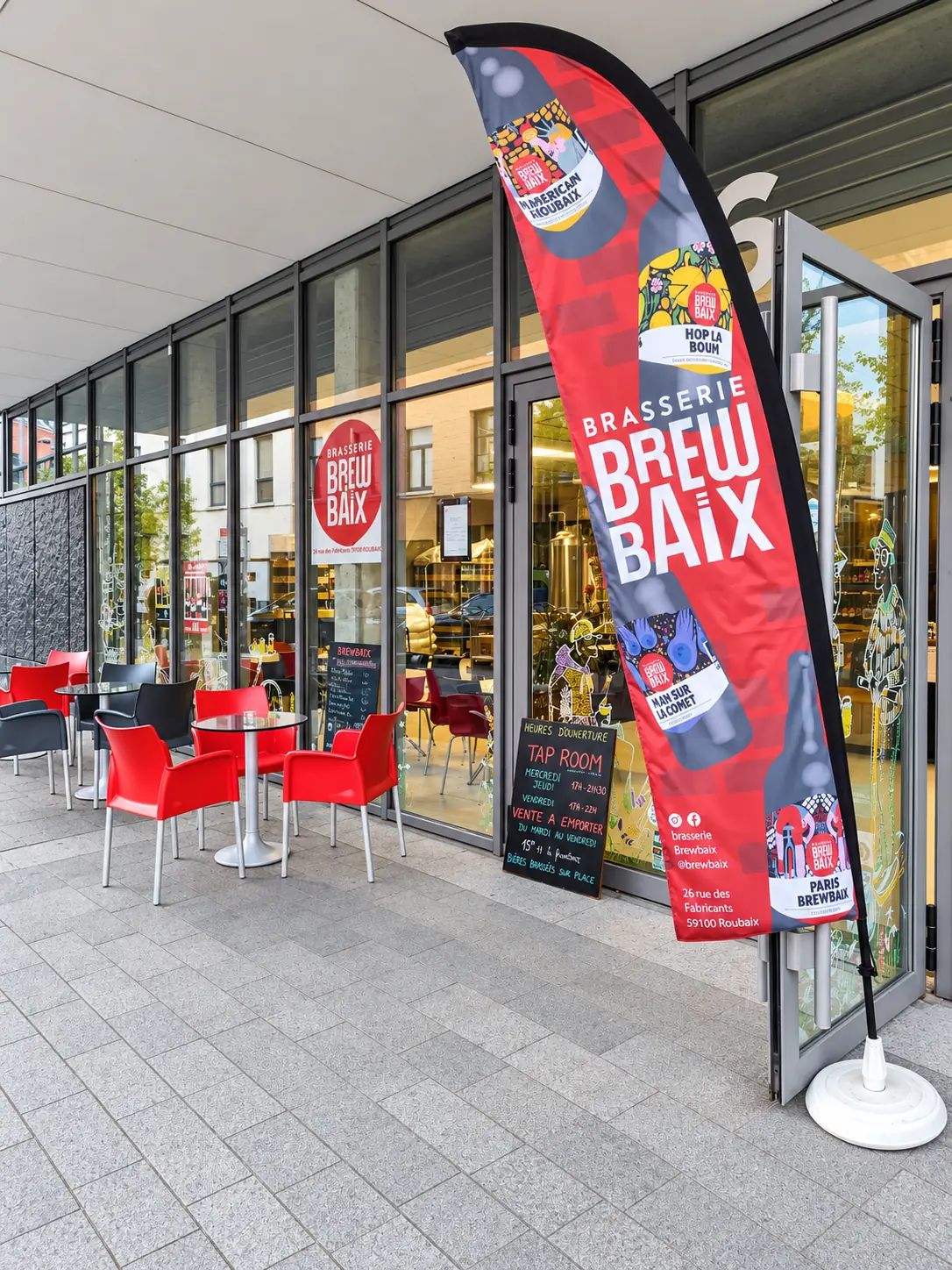 L’entrée de la Brasserie Brewbaix au 26 rue des Fabricants avec son oriflamme