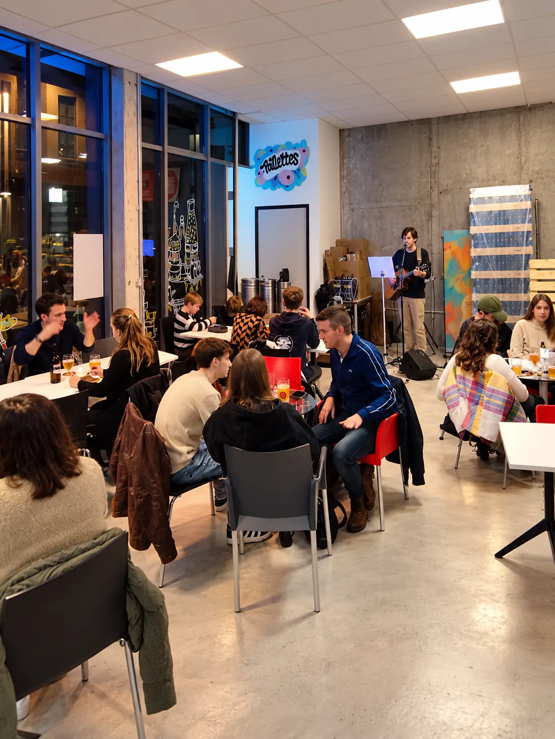 Concert dans la taproom Brewbaix avec le public attablé